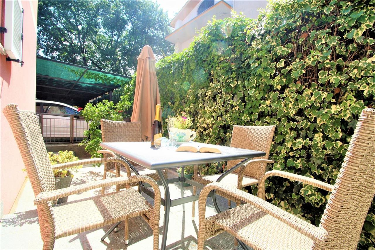 Apartment Amela Porec Exterior photo