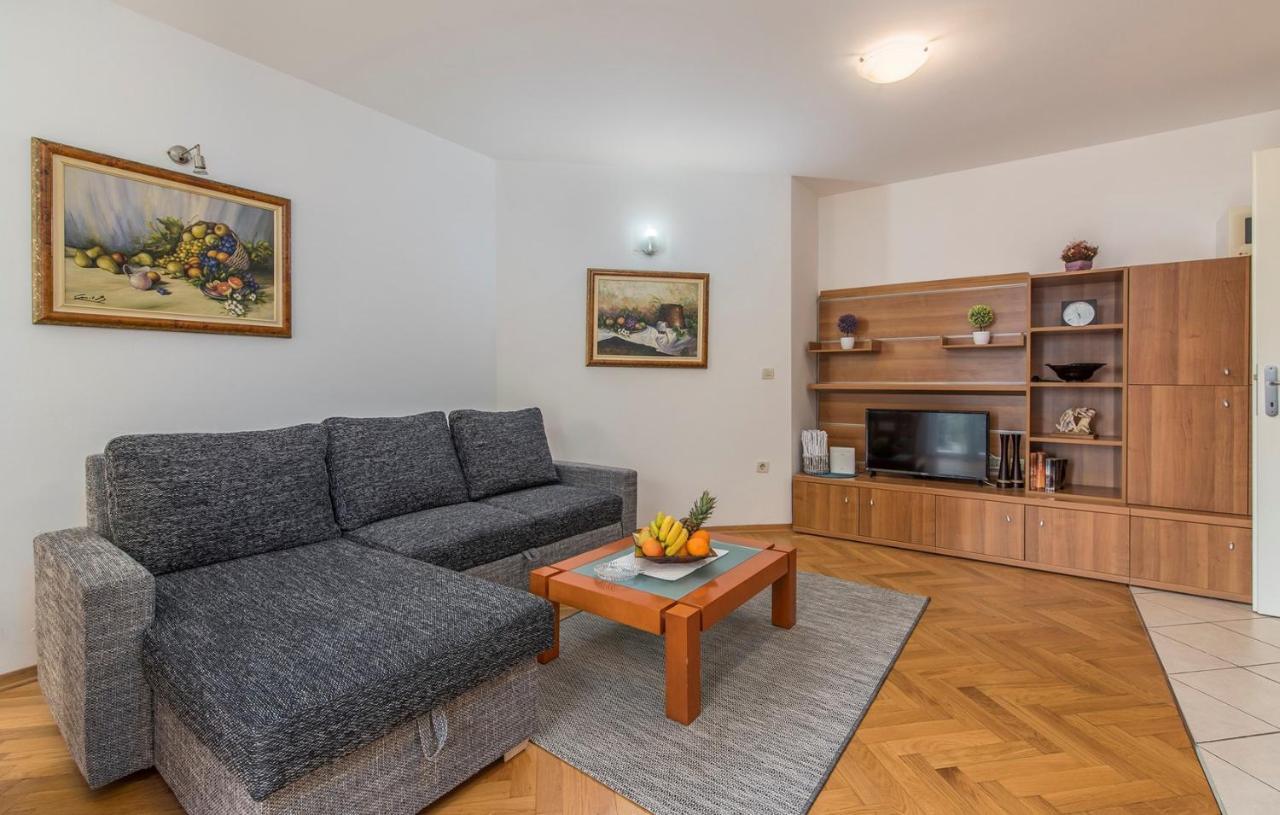 Apartment Amela Porec Exterior photo